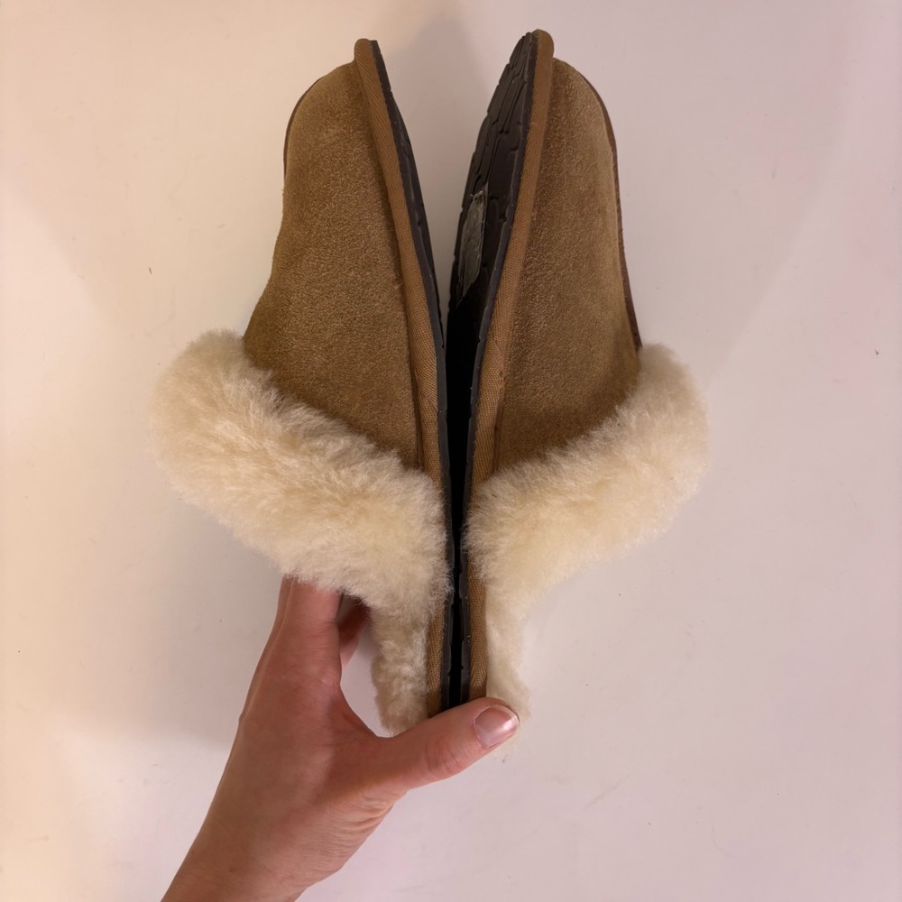 UGG Chestnut Suede Slippers with Cream Sheepskin Women’s 8 - Picture 8 of 9